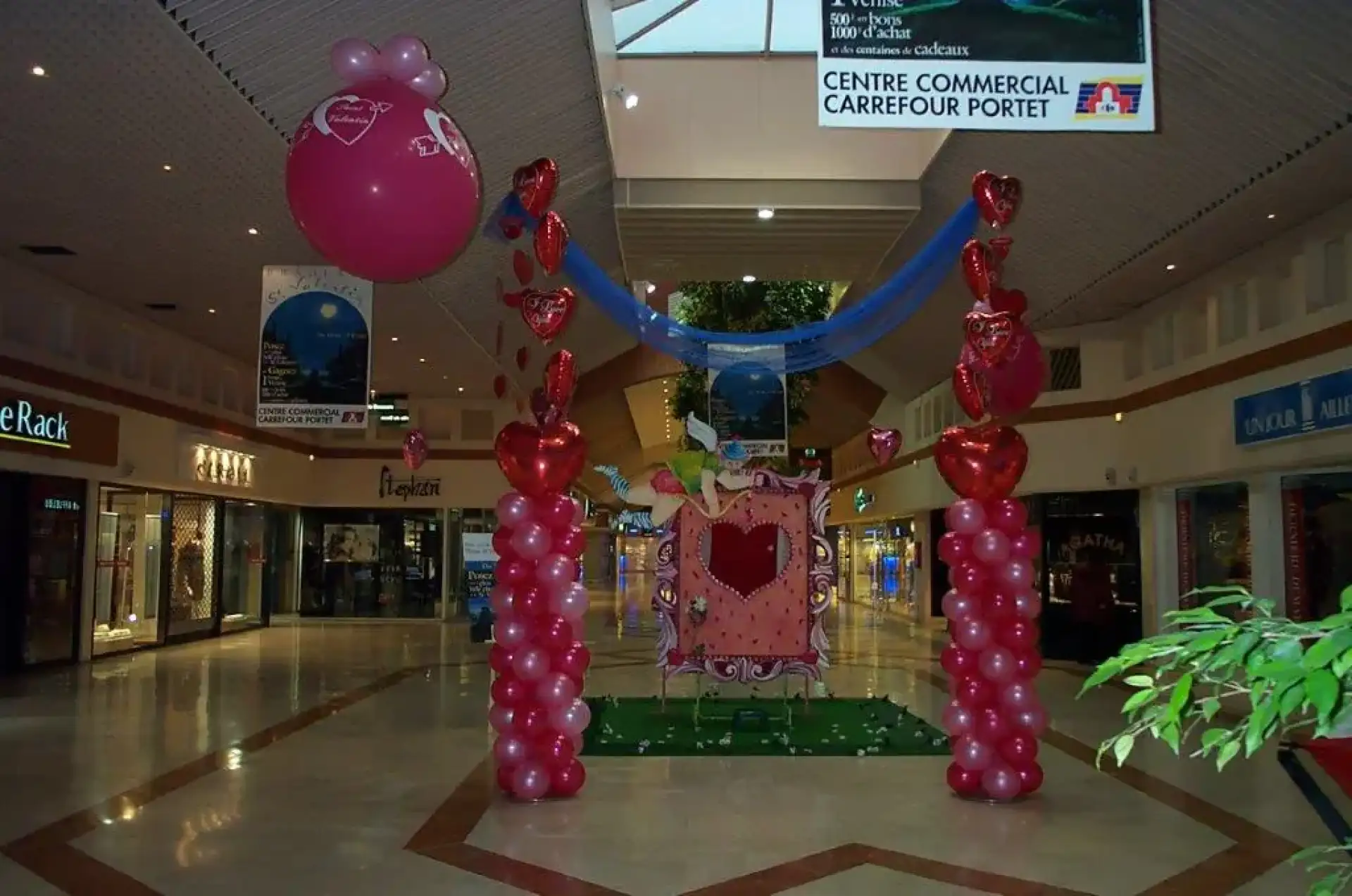 Création de décoration en ballons pour centres commerciaux à Toulouse