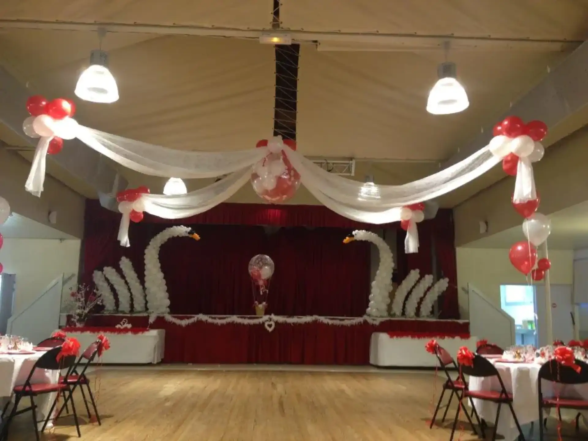 Création de décoration en ballons pour mariages à Castres